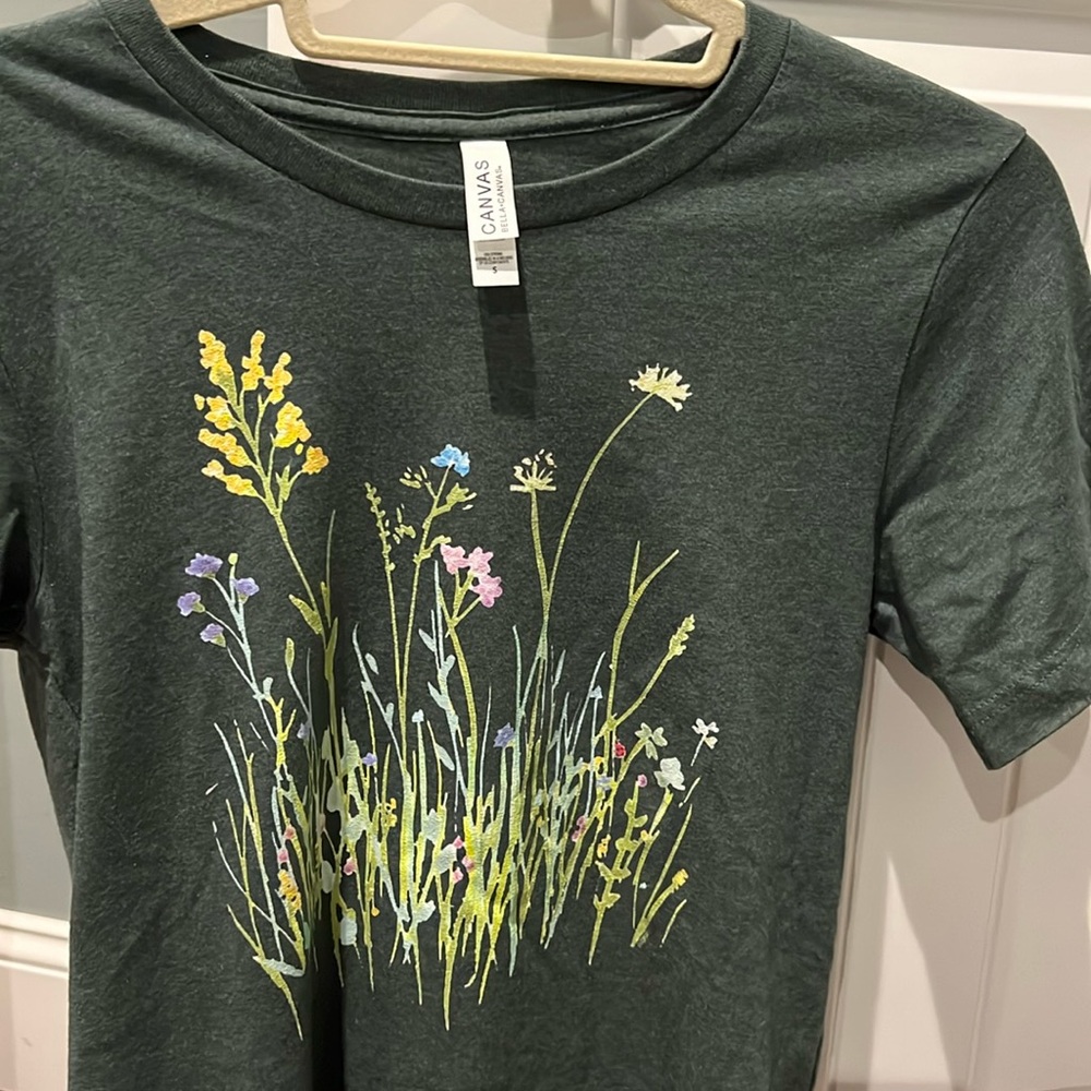 Green tshirt with flowers